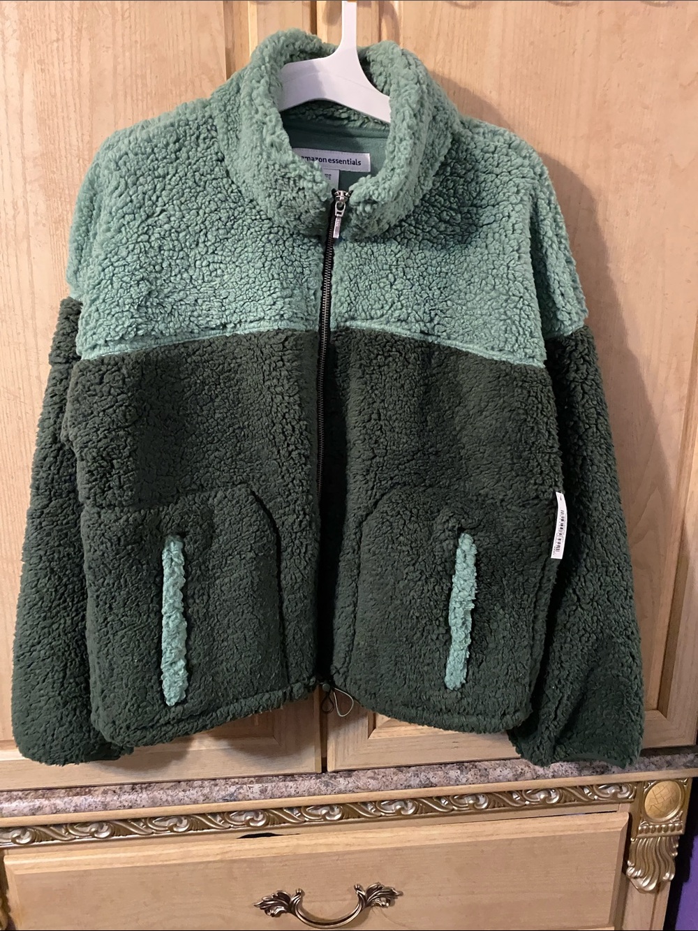 Women’s Two-Tone Green Sherpa Jacket - Cozy Layering